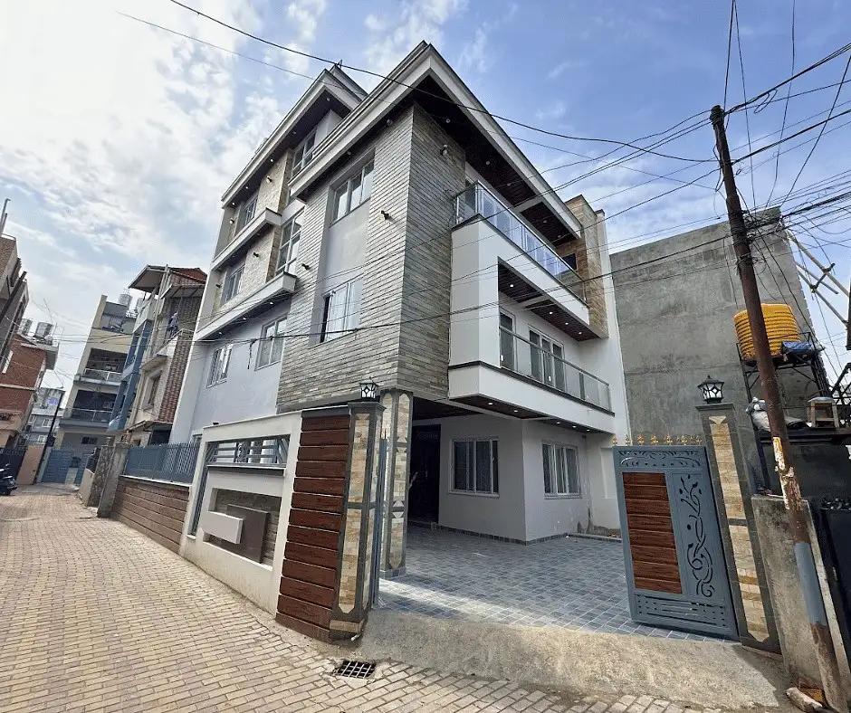 Luxurious Duplex Property for Sale in Imadol, Ochu Height-image-1