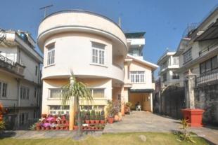 Bungalow : House for Sale in Maharajgunj, Kathmandu-image-2