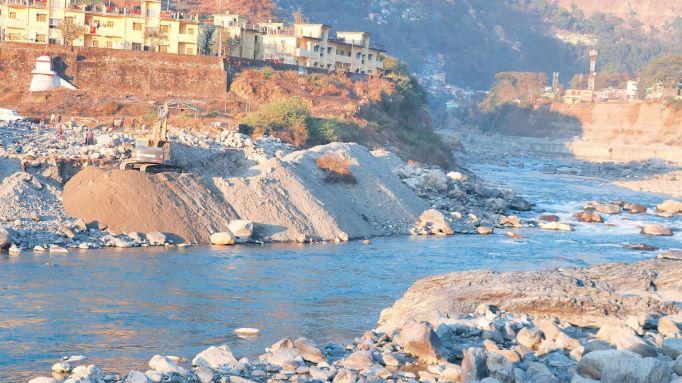 बस्ती जोगाउन कालीगण्डकीमा तटबन्ध गरिँदै