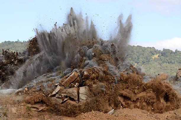 भारतमा सडक निर्माणका लागि विस्फोटन गर्दा नेपाल तर्फका तीन घरमा क्षति