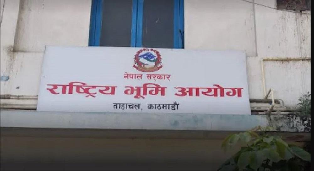 भूमिहीन दलित तथा सुकुम्बासीलाई जग्गा उपलब्ध गराउँदै भूमि आयोग 
