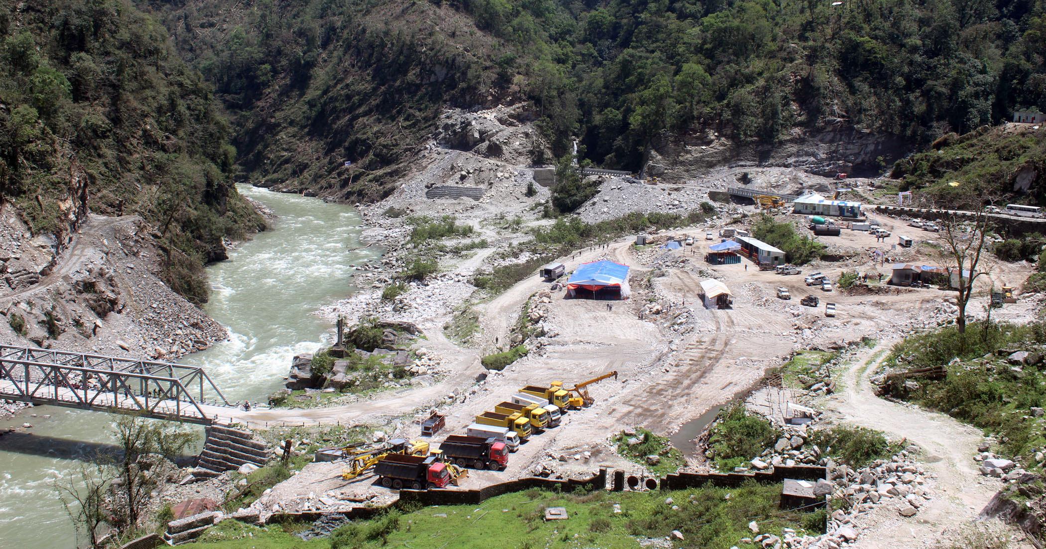 विद्युत प्रसारणलाइनका प्रभावितलाई जग्गाको मुआब्जा वितरण सुरु