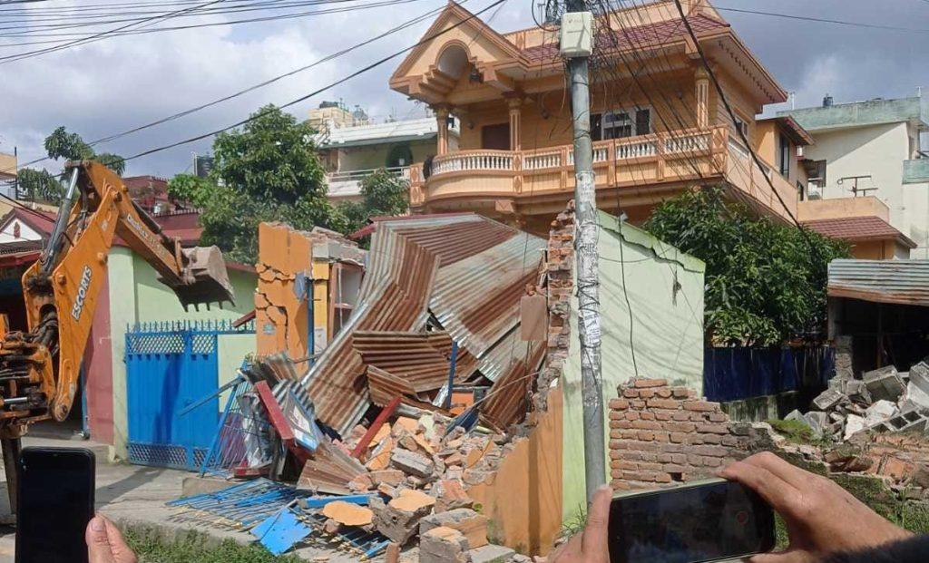धोबीखोला करिडोरका ३ घर भत्काइयो, अन्य घरको नक्सा हेरिँदै