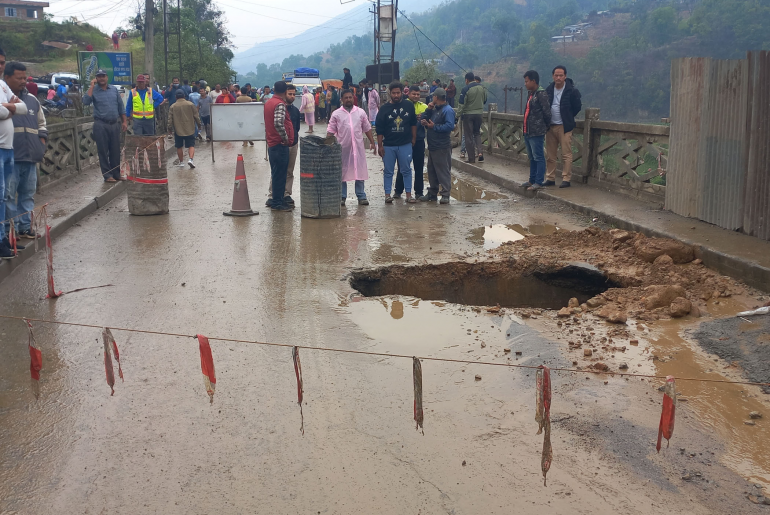 पृथ्वी राजमार्ग पुनः अवरुद्ध, वैकल्पिक सडकको प्रयोग गर्न अनुरोध