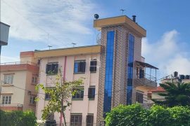धापाखेल स्थित धापा हाइटमा  ५ आना १ पैसा जग्गामा बनेको  साढे ३ तले घर