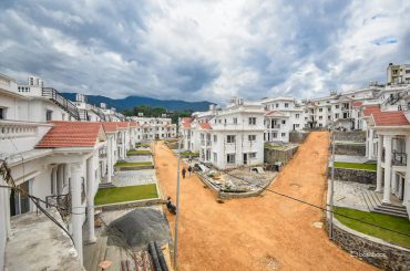 आकृती कोलोनीका १० युनिट लग्जरियस घरहरू बिक्रीमा