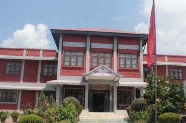 ‘ऐलानी जग्गा उपयोग कार्ड’ वितरण गर्दै तुलसीपुर उपमहानगरपालिका